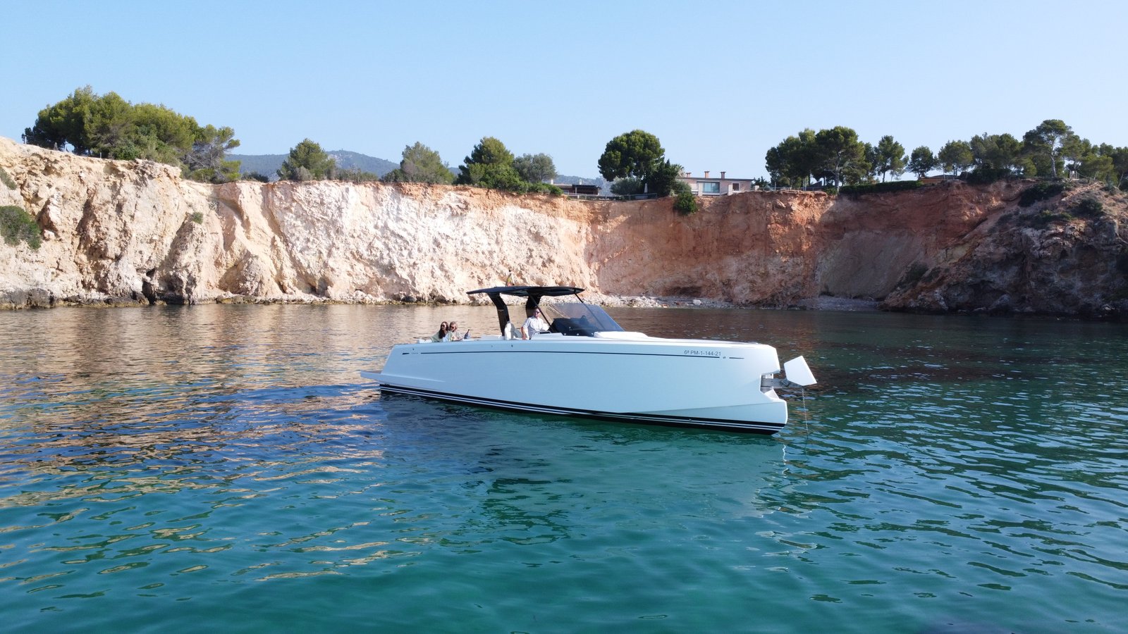 Pardo 38 Exterior View